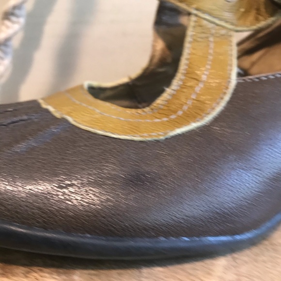 Fly London Leather Vintage Heel Pump Shoes - Picture 2 of 13